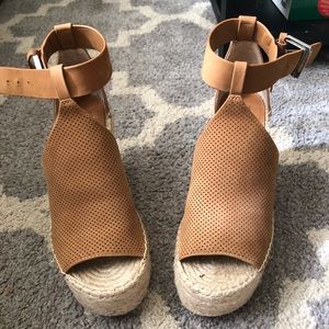 Marc Fisher LTD espadrille Annie tan Wedges size 8